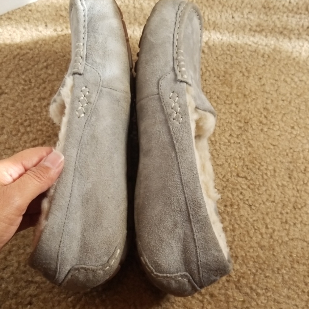 UGG Slippers - Picture 4 of 8